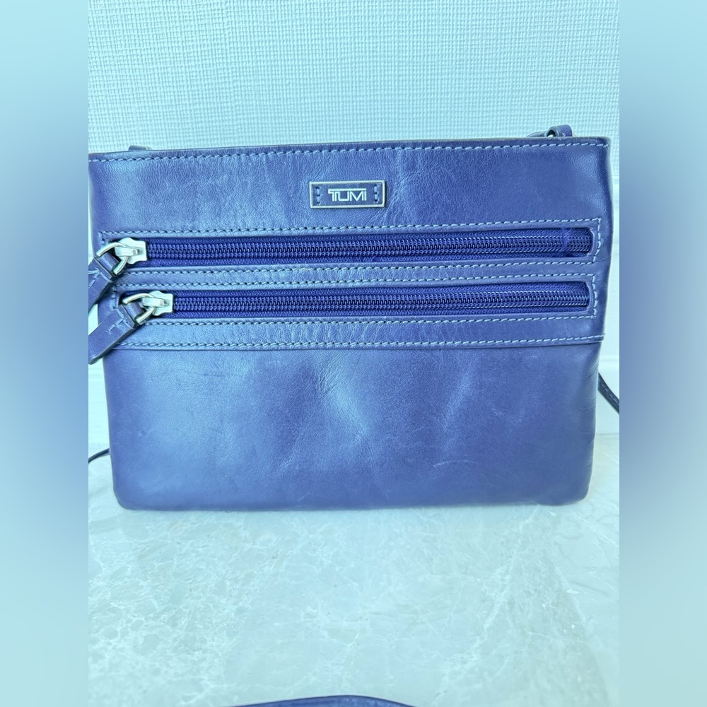 TUMI Women's Purple Crossbody Bag/wallet/purse, shoulder bag pouch - Picture 3 of 12